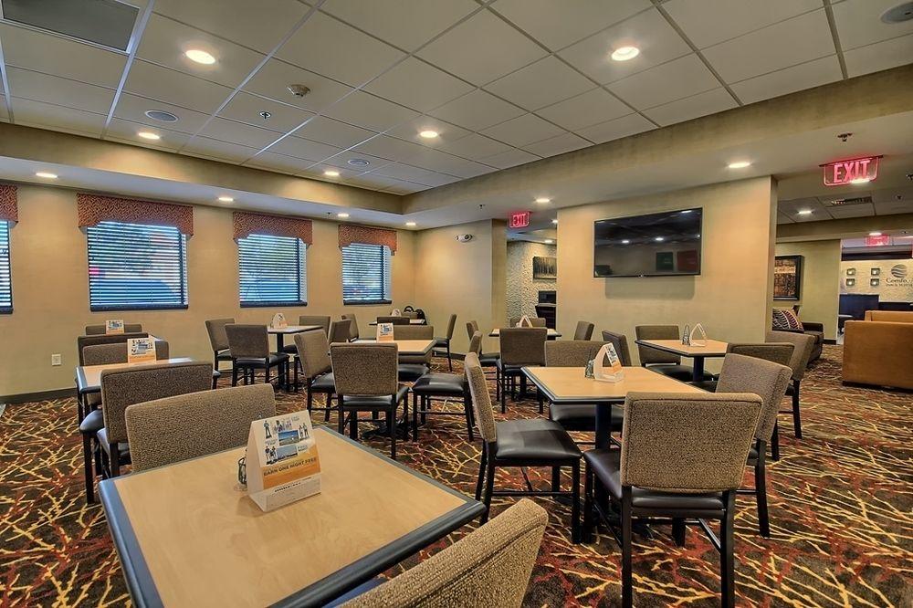 Comfort Inn & Suites Wadsworth Экстерьер фото