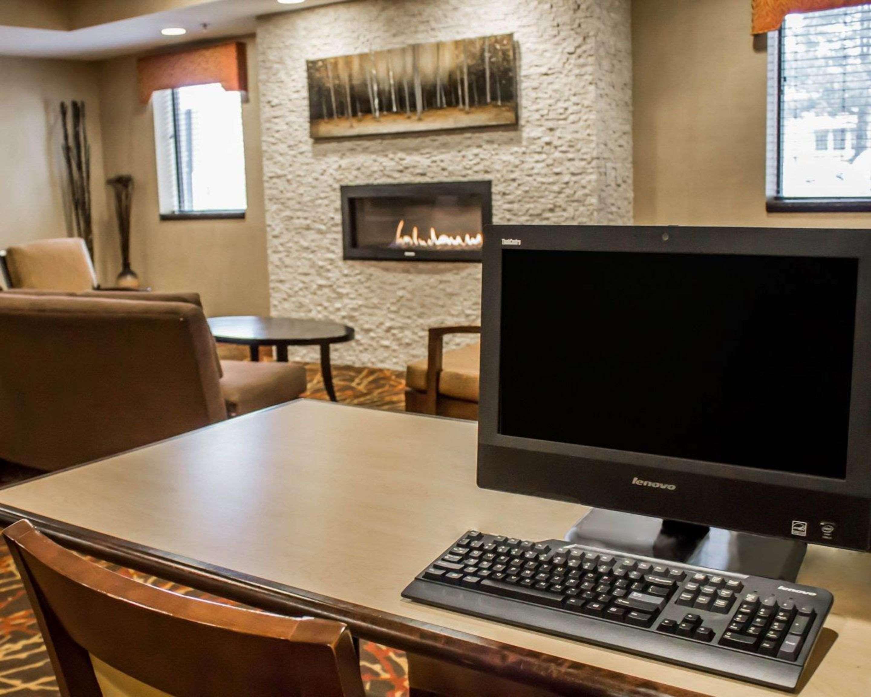 Comfort Inn & Suites Wadsworth Экстерьер фото