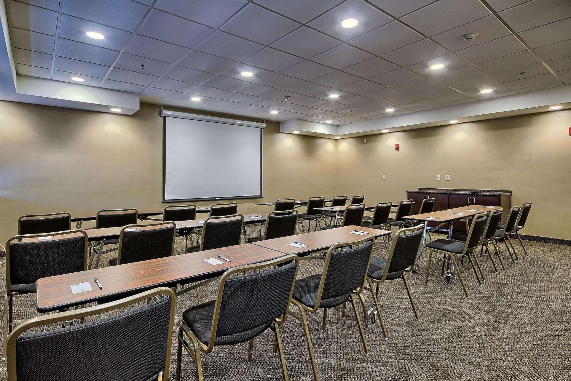 Comfort Inn & Suites Wadsworth Экстерьер фото