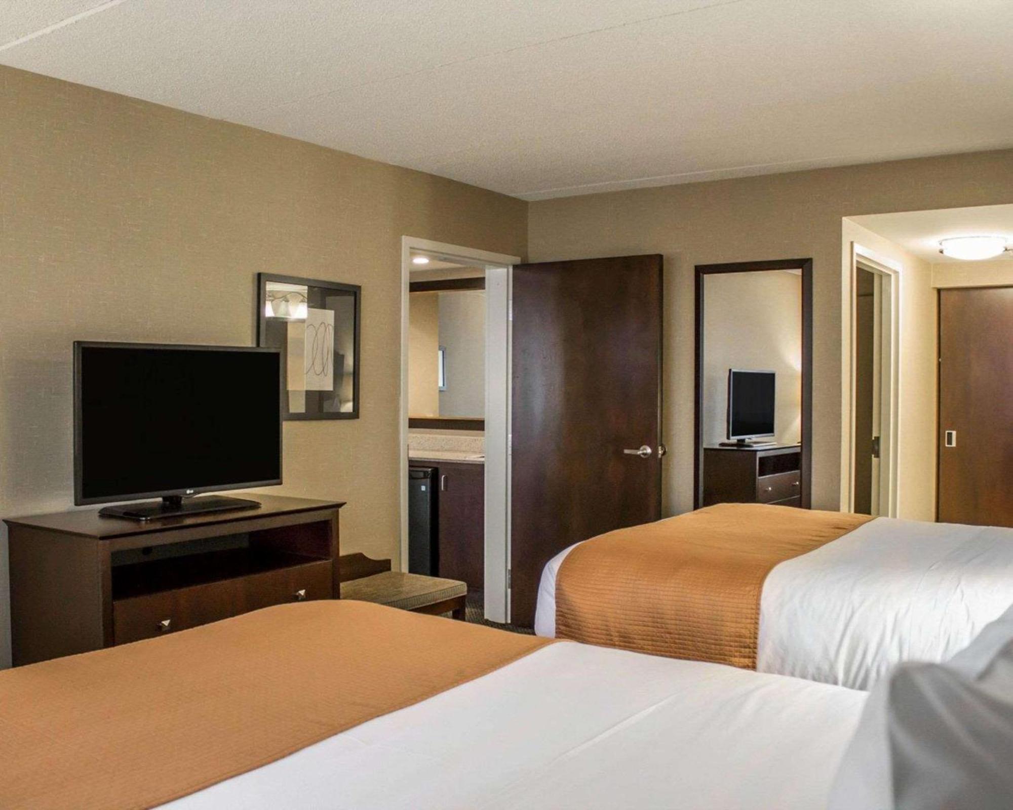 Comfort Inn & Suites Wadsworth Экстерьер фото