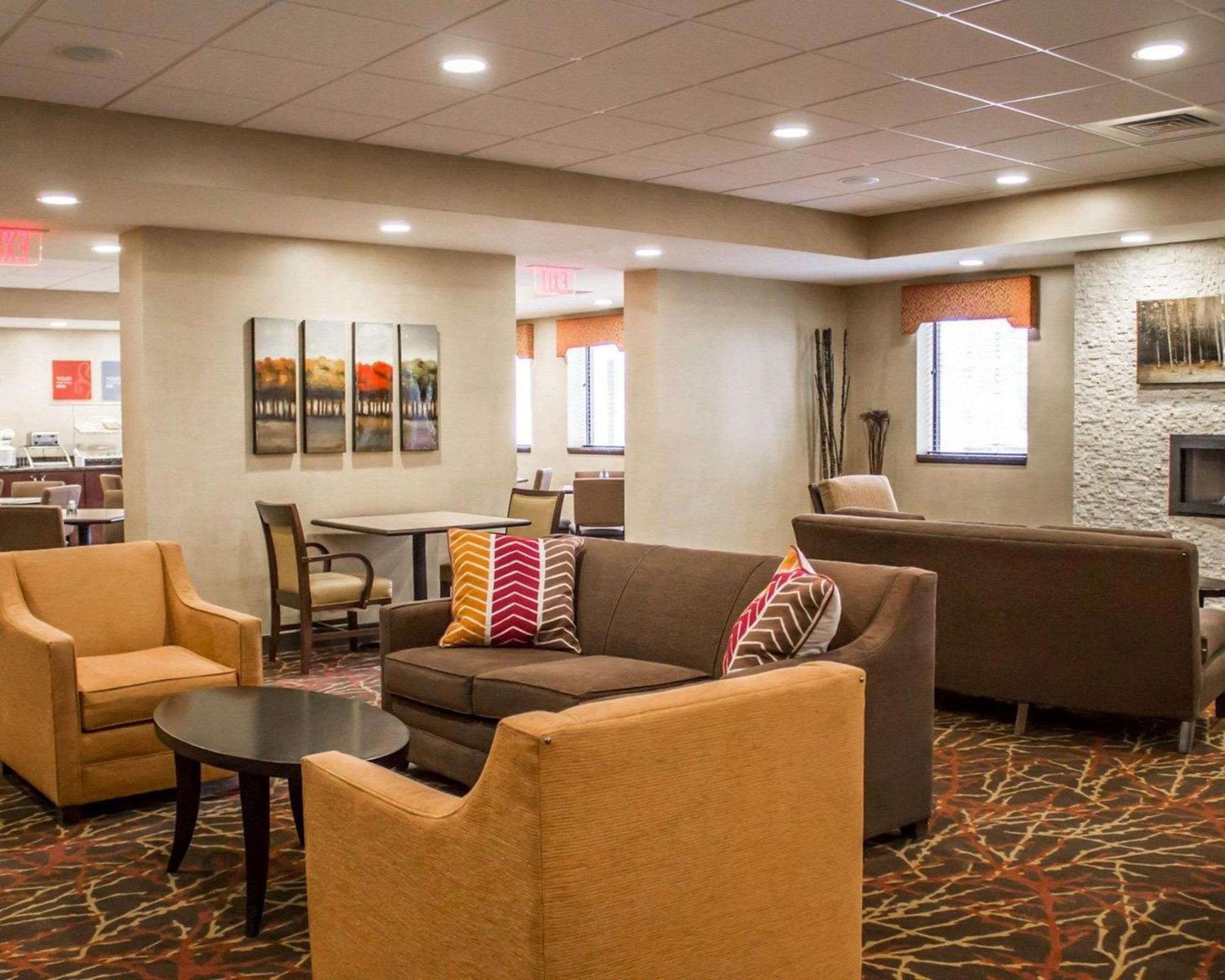 Comfort Inn & Suites Wadsworth Экстерьер фото