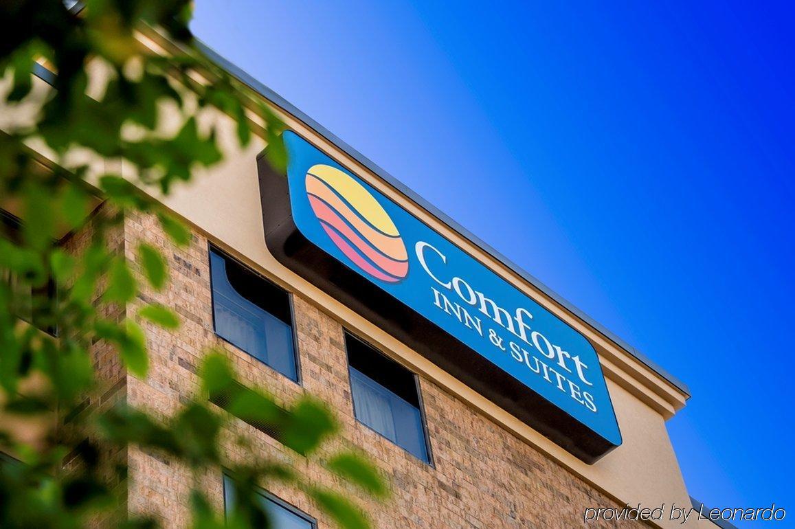 Comfort Inn & Suites Wadsworth Экстерьер фото