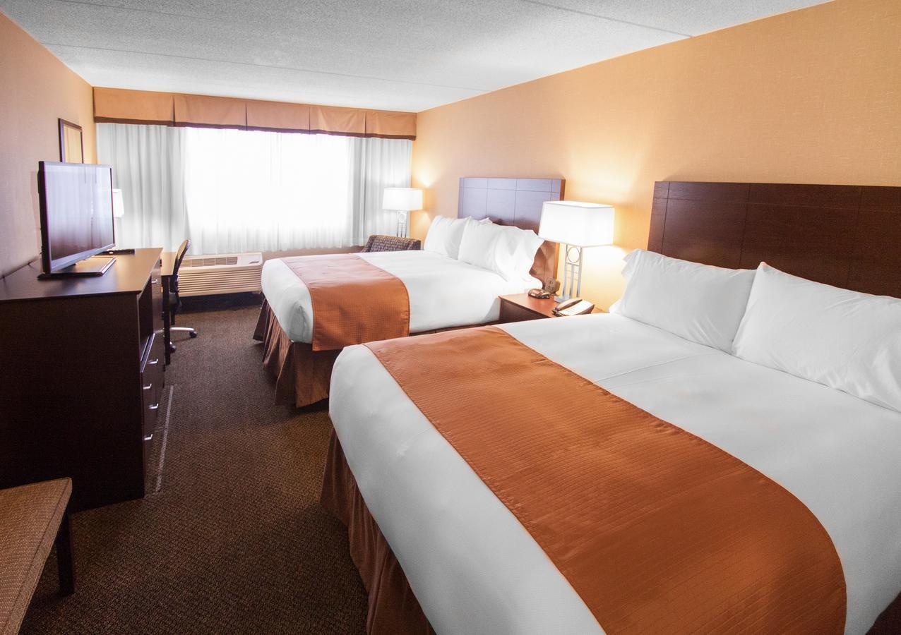 Comfort Inn & Suites Wadsworth Экстерьер фото